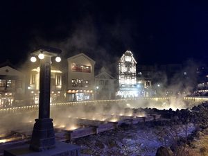夜の湯畑